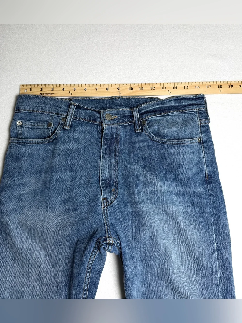 Levi's Men 513 Slim Straight Med-Dark Wash Actual Size 33 x 28 READ DESCRIPTION